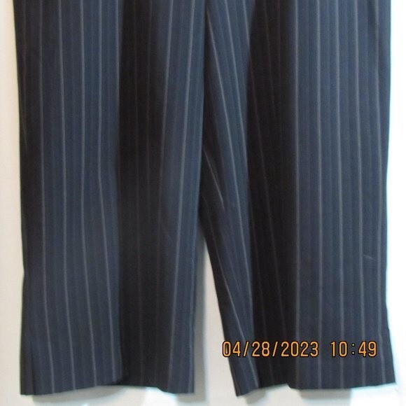 CHICO'S SIZE 3 PINSTRIPED CAPRI DRESS PANTS FRONT ZIP OFFICE CASUAL SIZE LARGE - Picture 2 of 13